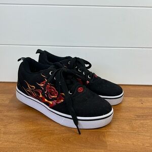 Heelys pro 20 skate shoe youth 4 flames fire sneakers skater shoes black